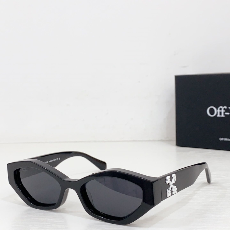 OFF WHITE